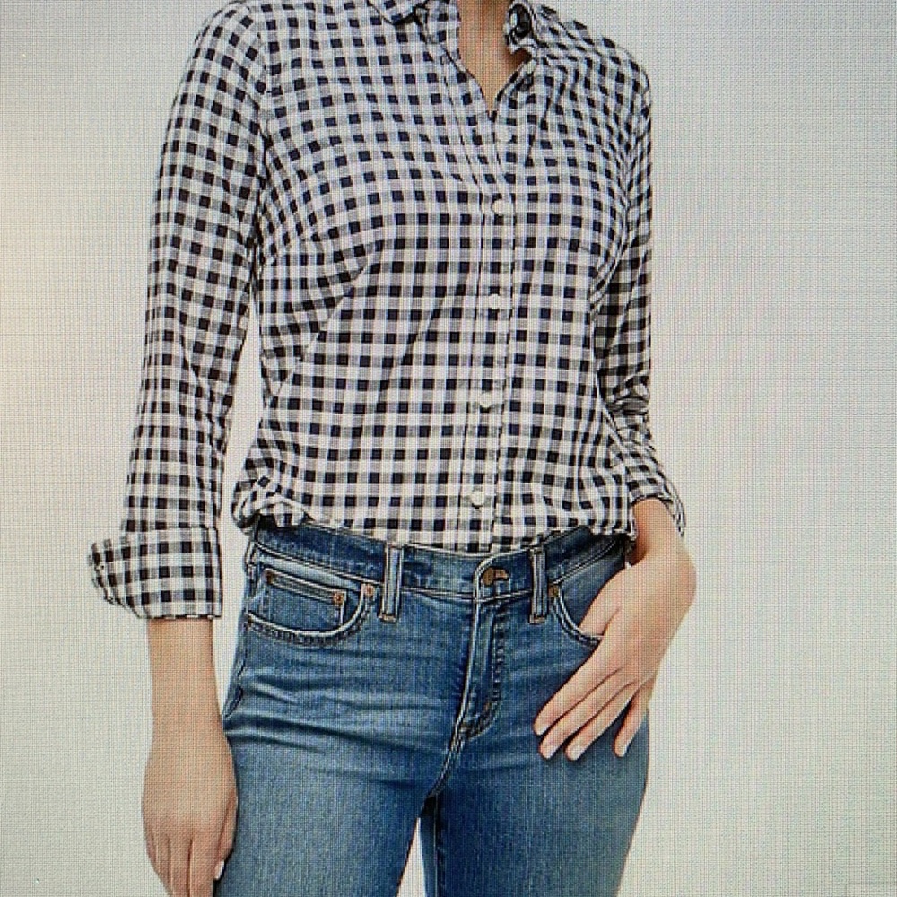 Lightwight cotton shirt, signature fit. NWT